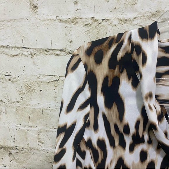 NWT Worthington Brown Black Animal Print V Neck Tie Neck Button Up Top - Picture 2 of 6
